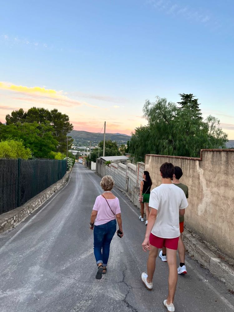 Walk at Camí dels Tarongers, Mama Ía blog