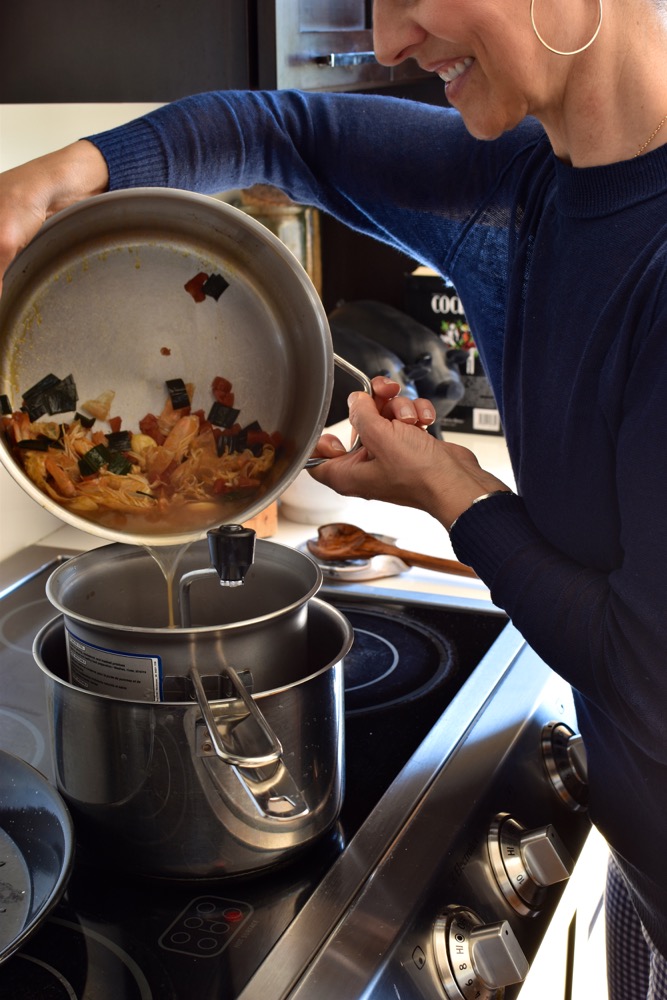 Caldo de pescado, Mama Ía blog