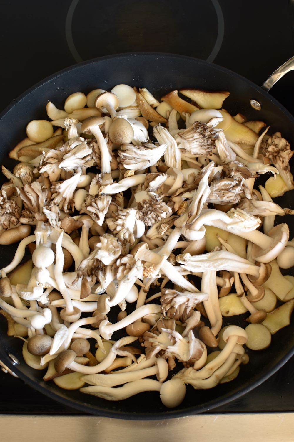 Wild garlicky mushrooms, Mama Ía blog
